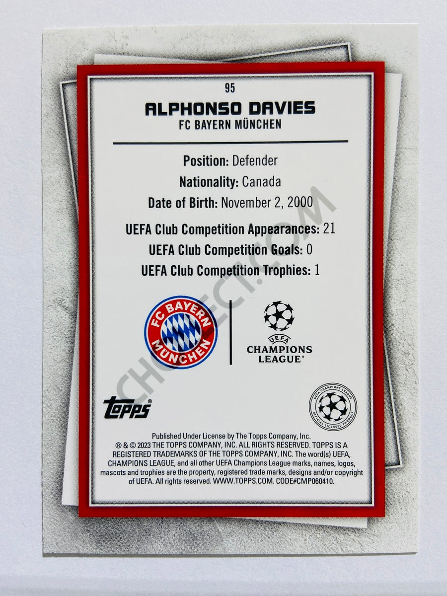 Alphonso Davies - FC Bayern München 2022-23 Topps UEFA Superstars Uncommon Green Parallel #95