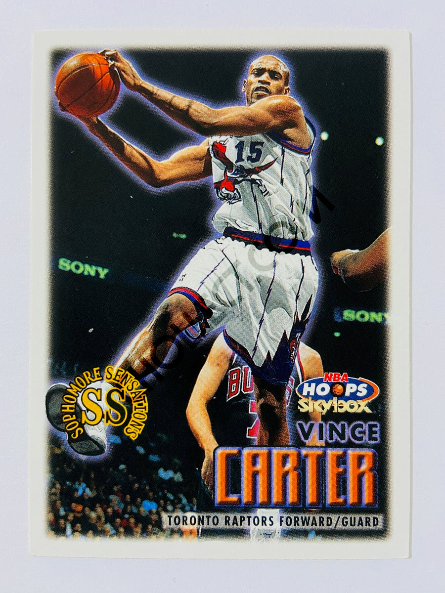 Vince Carter – Toronto Raptors 1999-00 Skybox NBA Hoops Sophomore Sensation #100