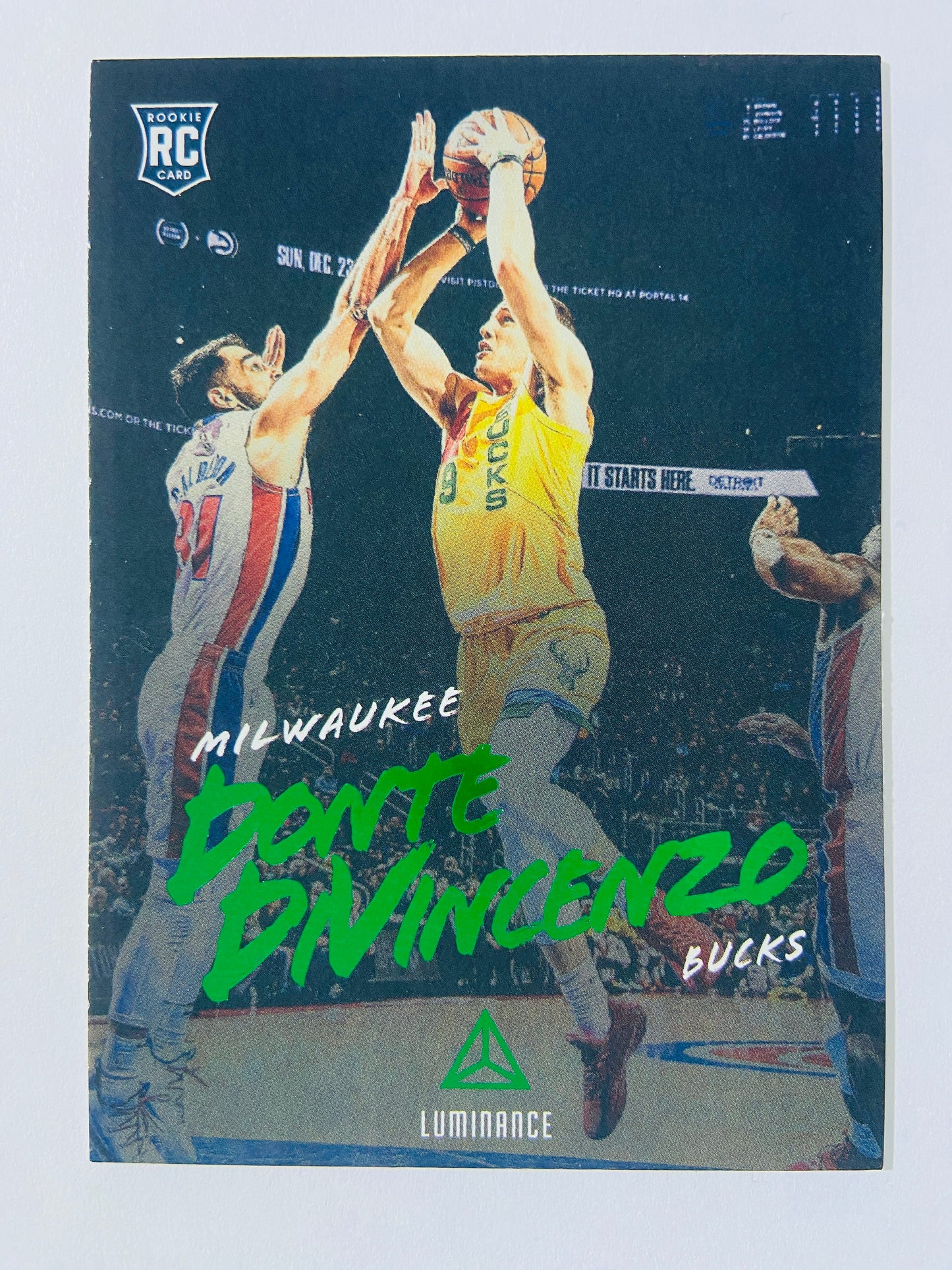 Donte DiVincenzo - Milwaukee Bucks 2018-19 Panini Chronicles Luminance Green Parallel RC Rookie #155