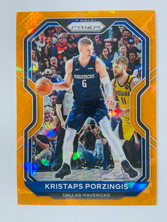 Kristaps Porzingis – Dallas Mavericks 2020-21 Panini Prizm Orange Cracked Ice Parallel #18