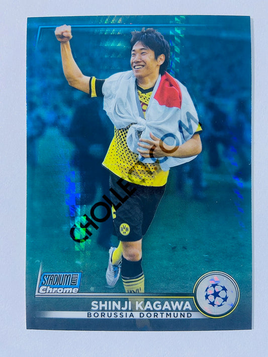 Shinji Kagawa - Borussia Dortmund 2022-23 Topps Stadium Club Chrome UEFA Club Competitions Blue Prism Parallel #78