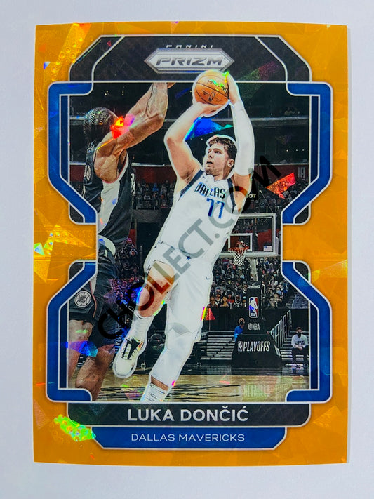 Luka Doncic – Dallas Mavericks 2021-22 Panini Prizm Orange Cracked Ice Prizm Parallel #223